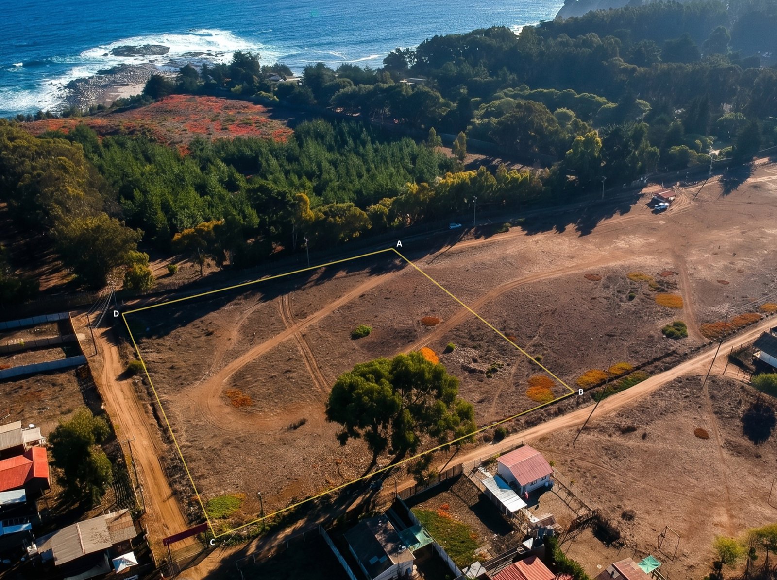 Vista aérea del predio frente al océano Pacífico